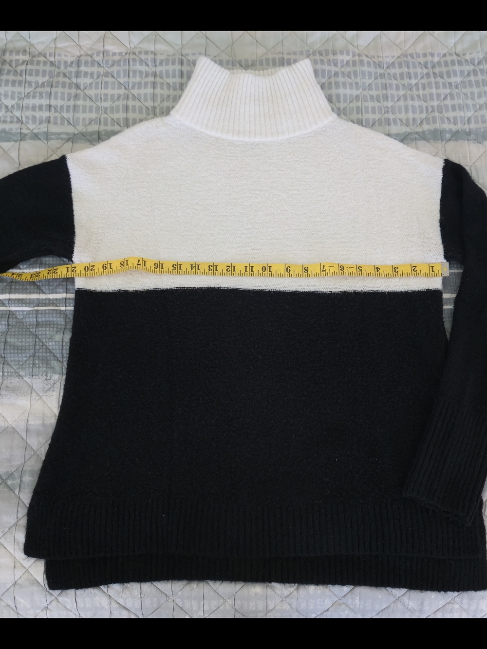 Susina Black & White Colorblock Mock Neck Sweater